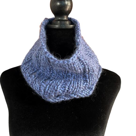 Crochet Unisex Neck Warmer Infinity Cowl Neck Scarf Blue 10"X10" - Picture 1 of 6